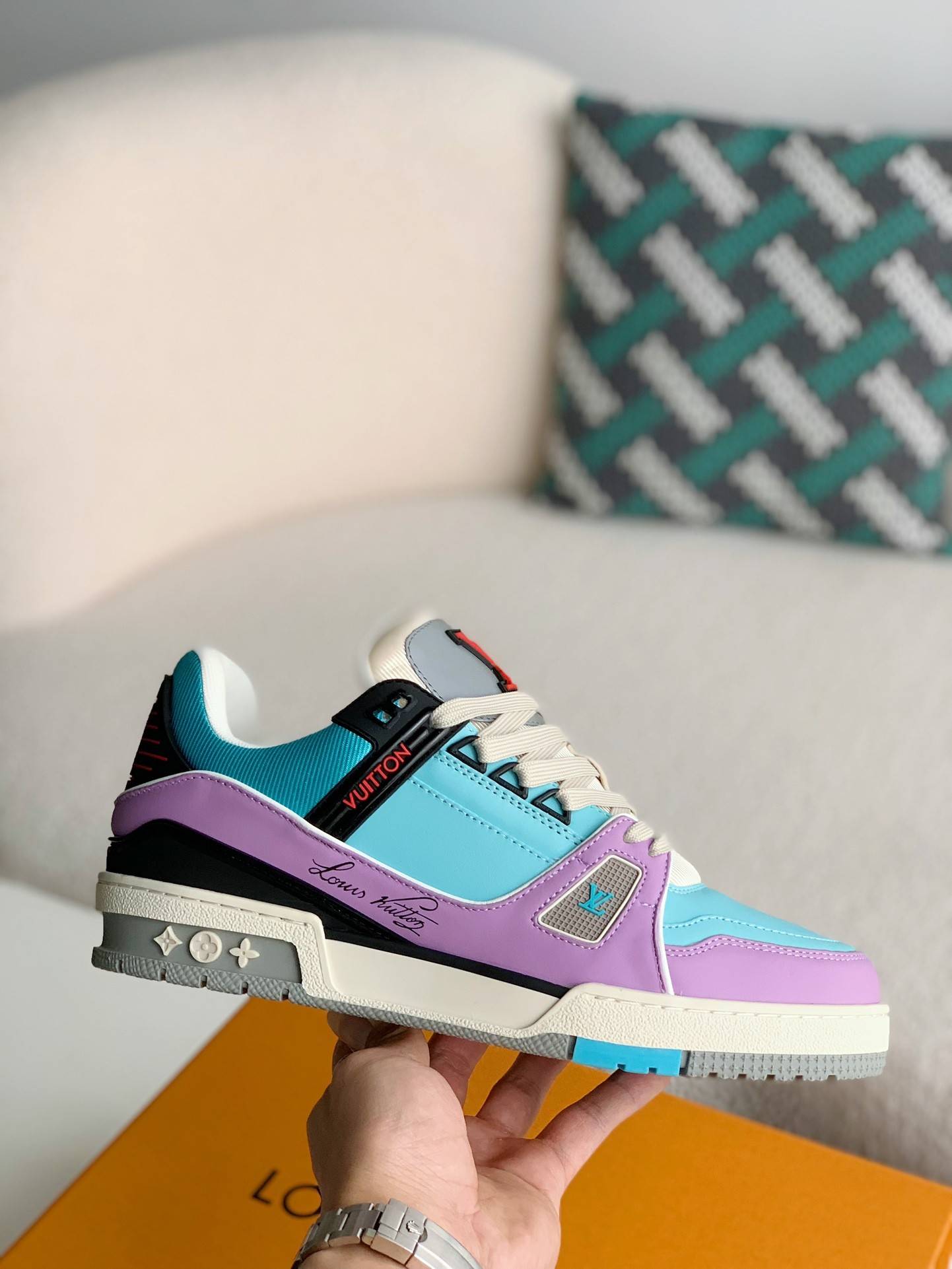 L*V TRAINER Sneakers