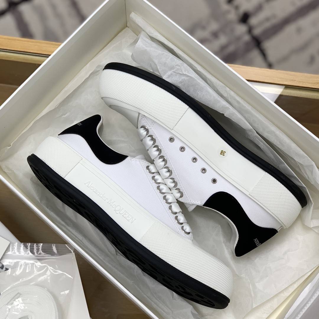 Alexander McQueen MQ White/Black veL*Vet tail Sneakers