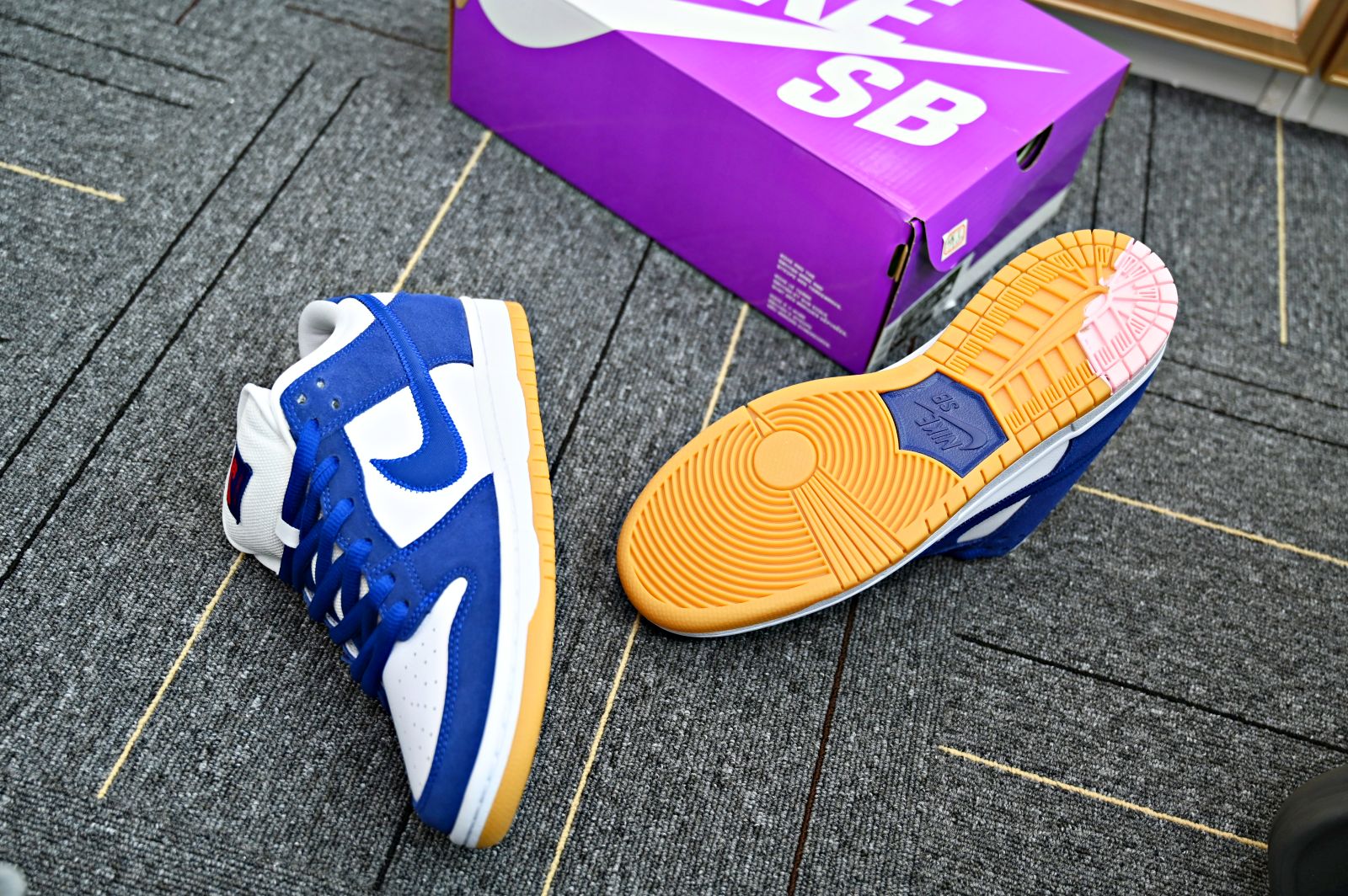 NIKE DUNK LOW PRO PRM