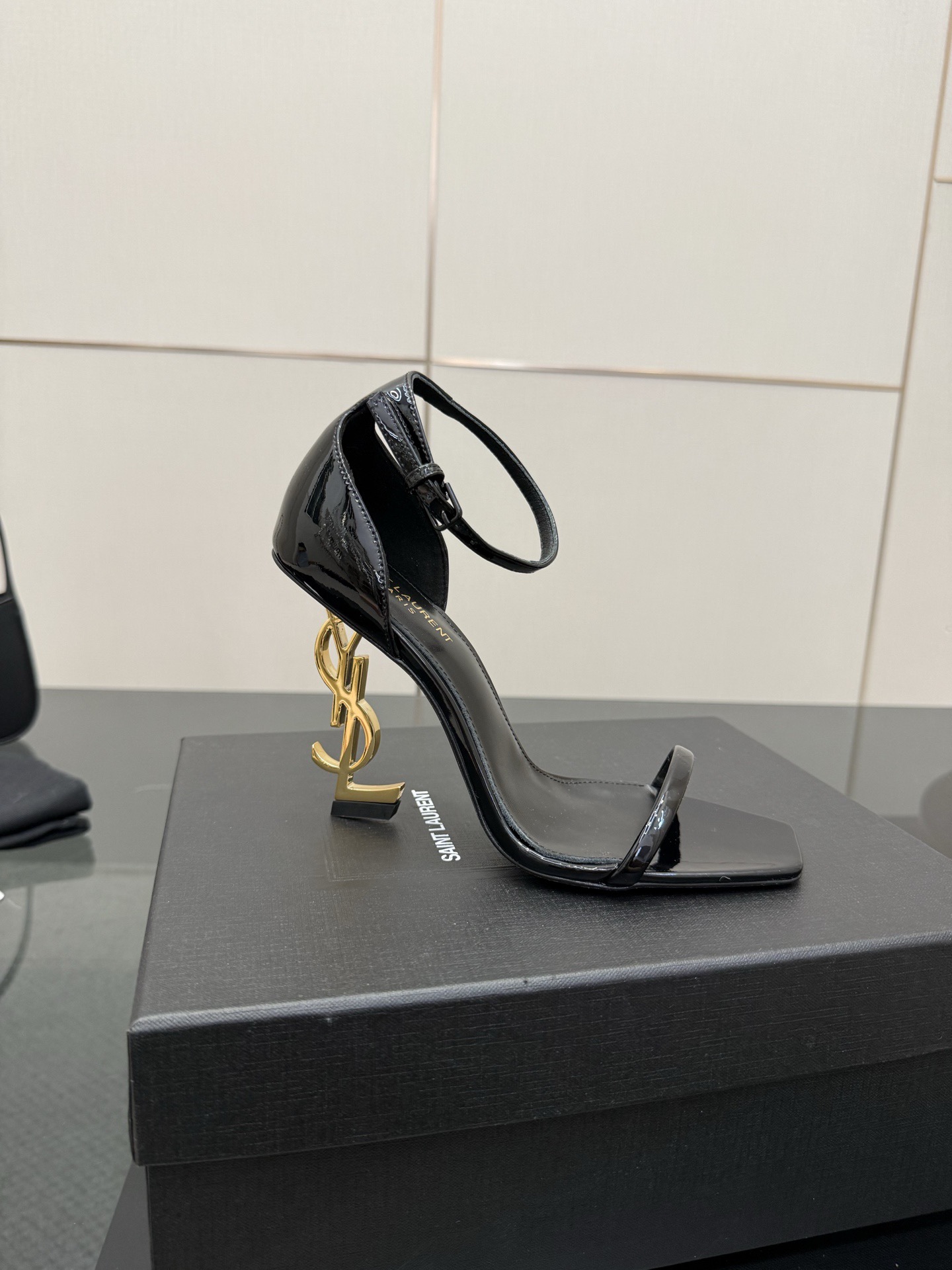 YSL OPYUM SANDALS IN PATENT LEATHER