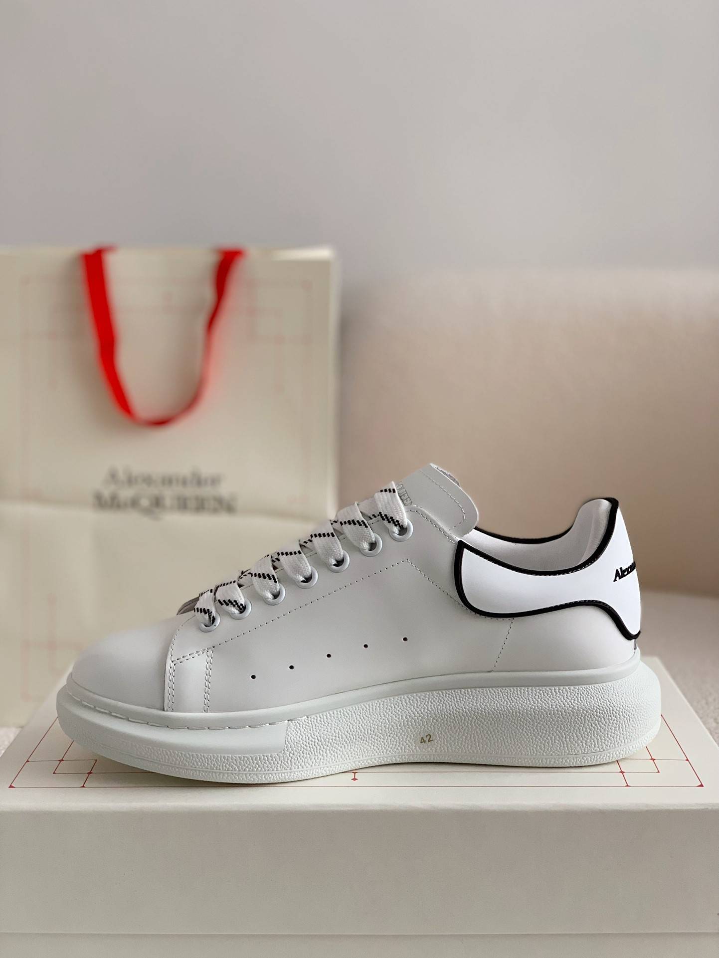 Alexander McQueen MQ white film tail Sneakers