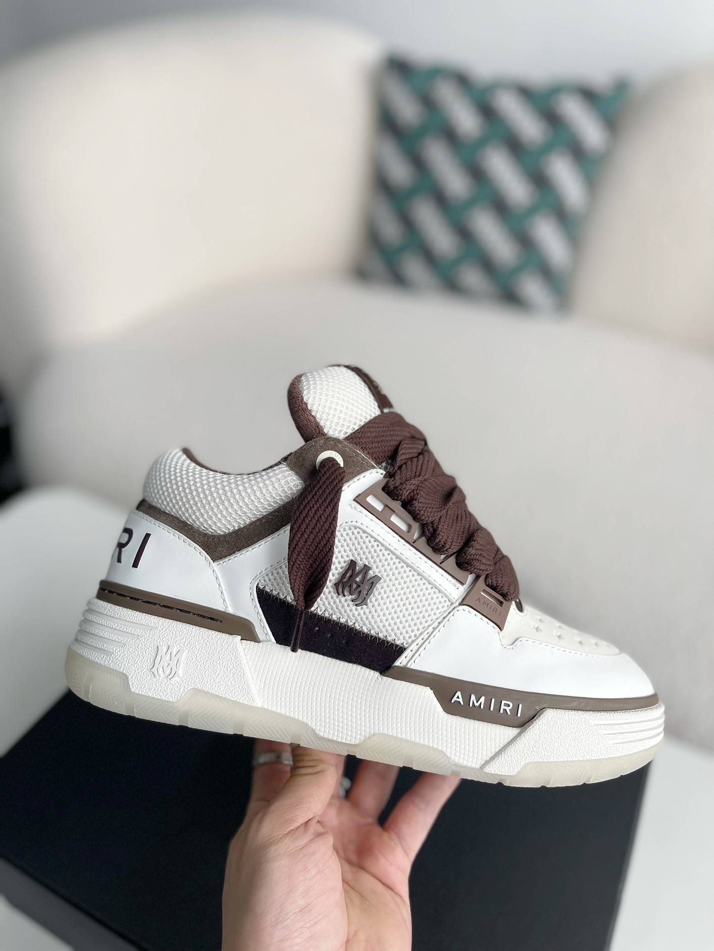 A*RI sneaker