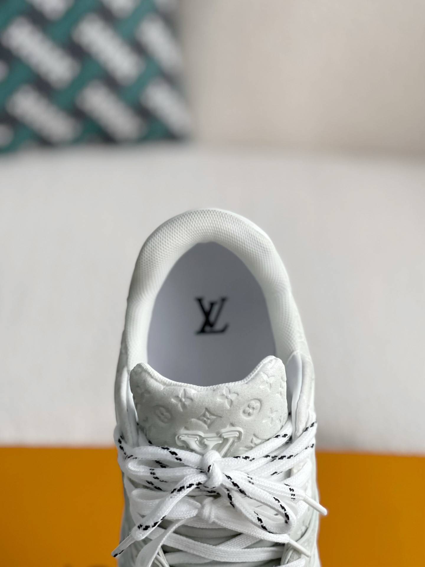 L*V TRAINER SNEAKERS