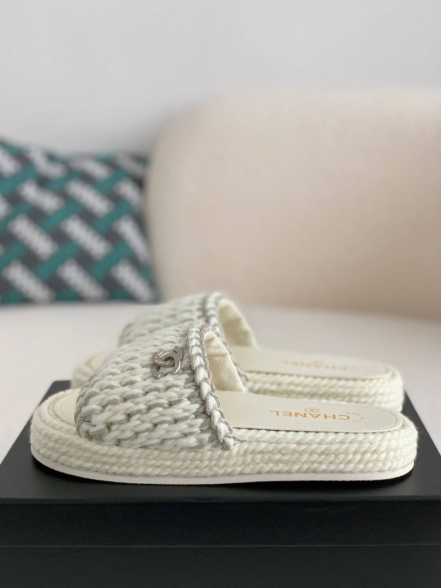 CH*EL women's slippers