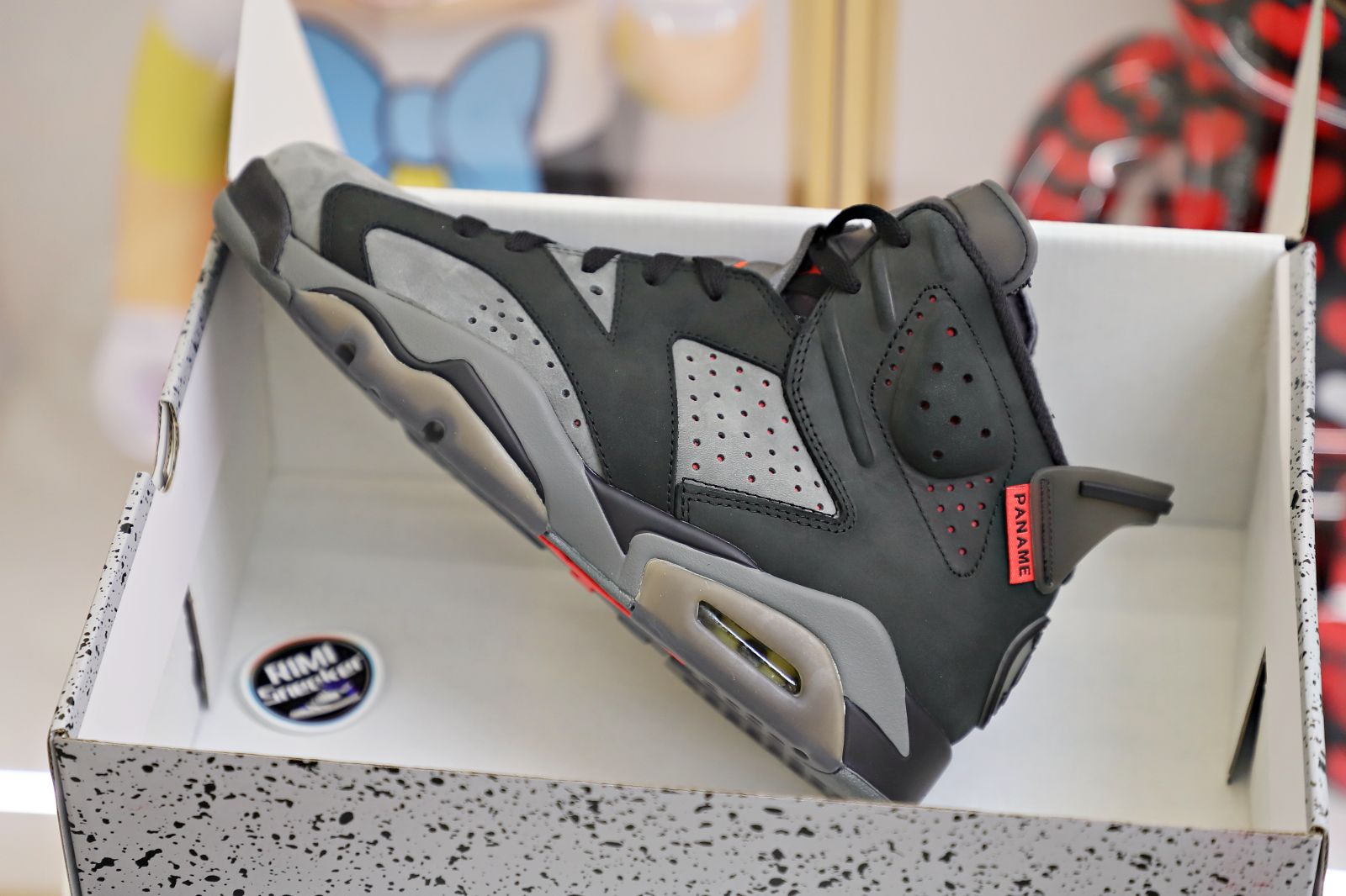 PARIS SAINT-GERMAIN X AIR JORDAN 6 RETRO