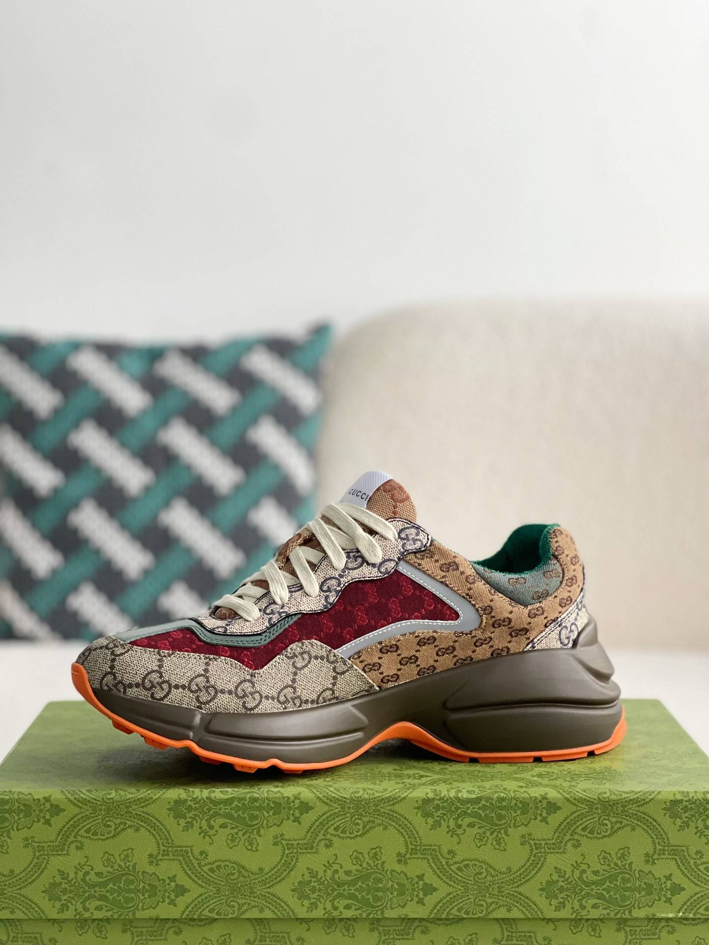 GU*IRetro Clunky Sneaker