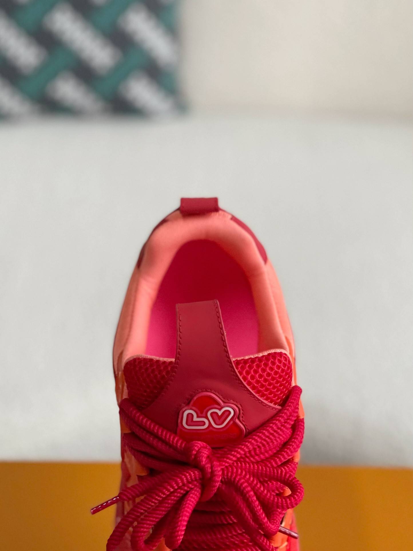 L*V RUNNER TATIC sneakers