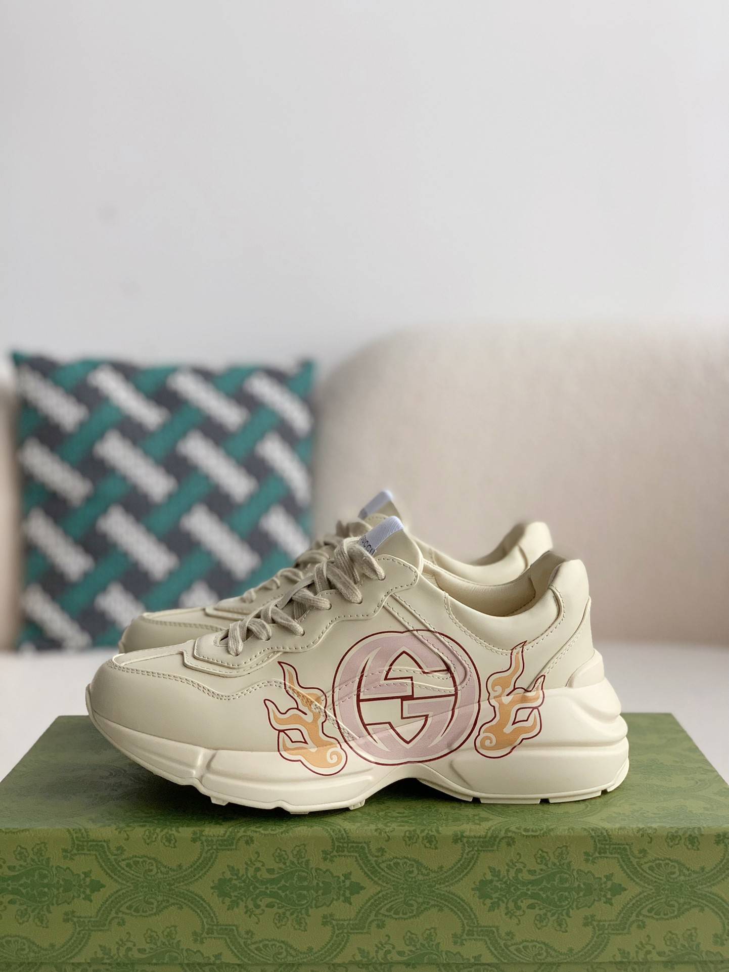 GU*IRetro Clunky Sneaker
