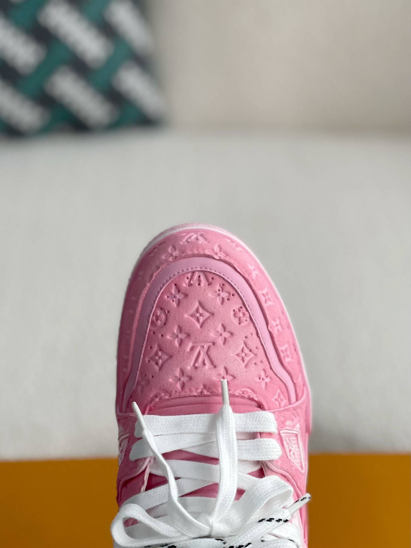 L*V TRAINER SNEAKERS