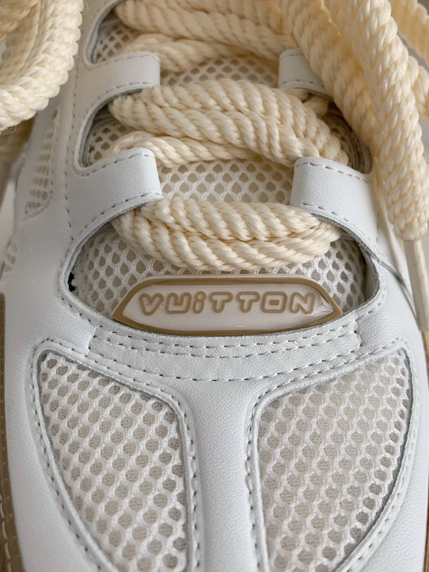 L*V RUNNER TATIC Sneakers