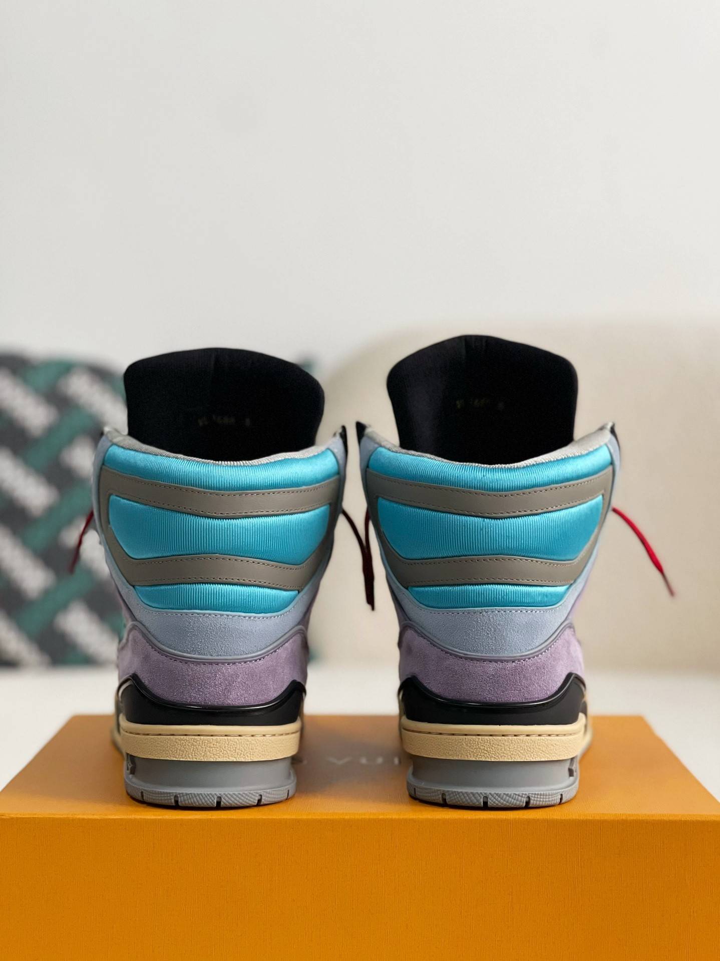 L*V TRAINER SNEAKERS