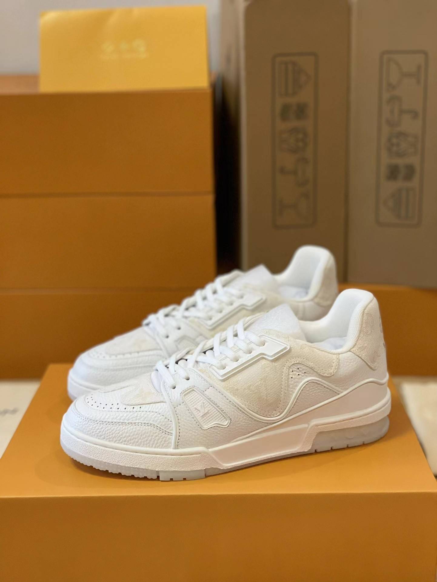 L*V TRAINER 1A9IQ5 Sneakers