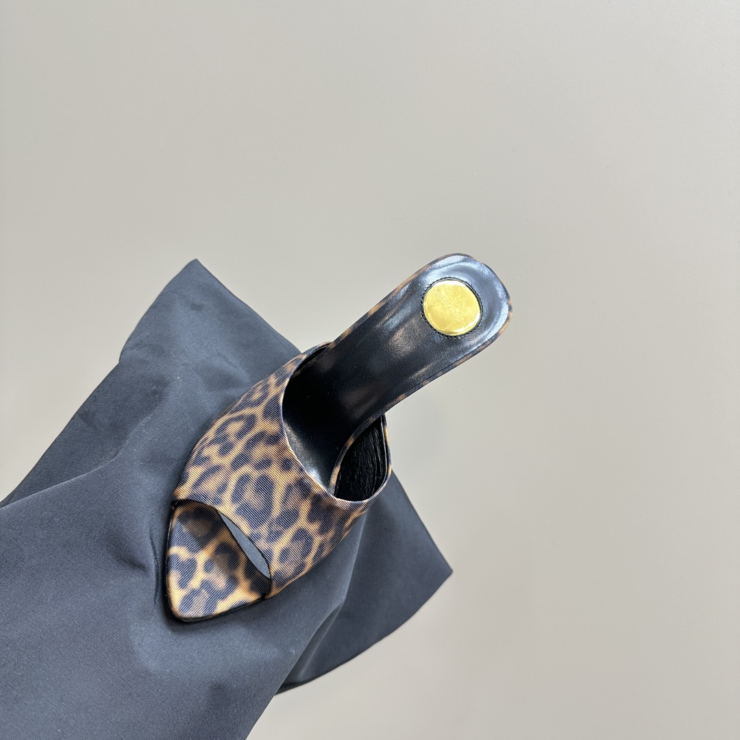 YSL pointed open-toe high heels: 10.5CM Size: 35-39 (40 custom-made, no returns or exchanges)