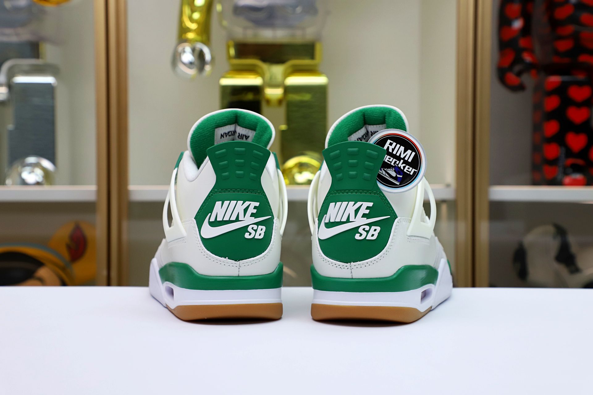 NIKE SB X AIR JORDAN 4 RETRO