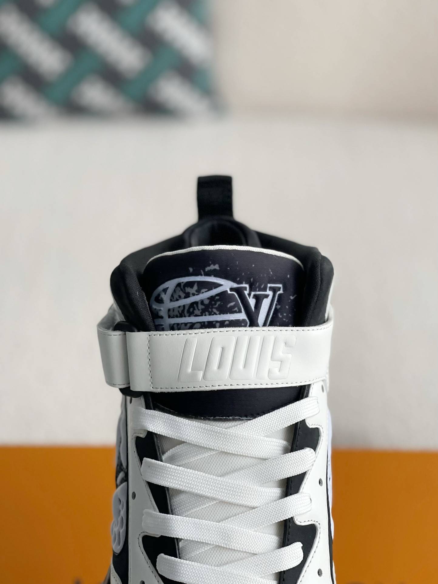 L*V Trainer Adjustable Mode Paste Sports Casual Shoes