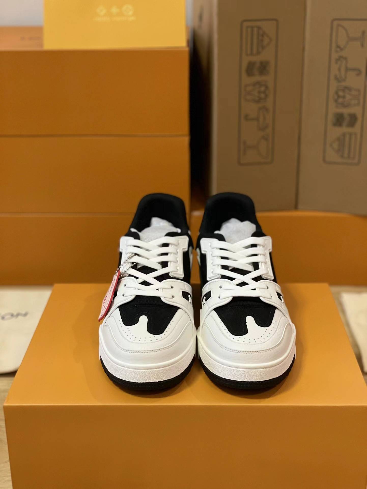 L*V TRAINER 1A9IQ5 Sneakers