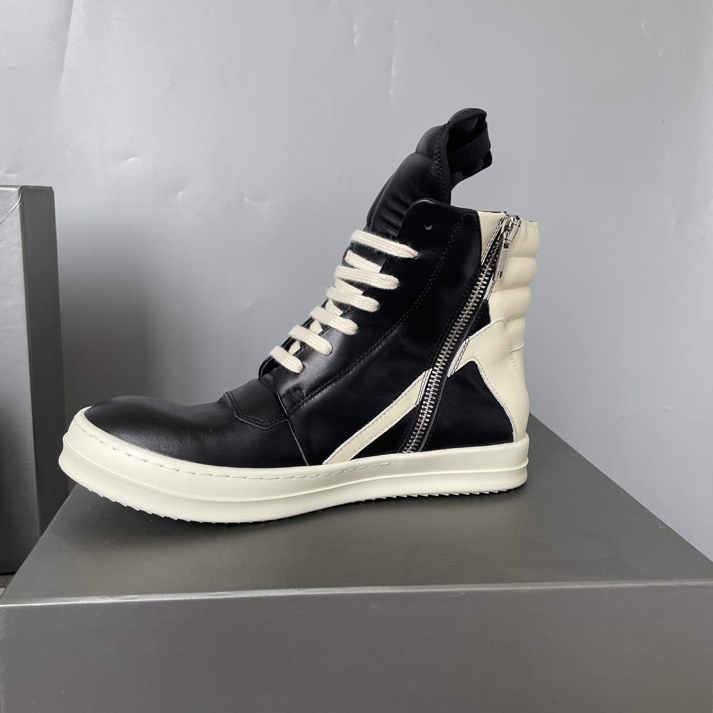 Rick Owens Geobasket High Black Milk