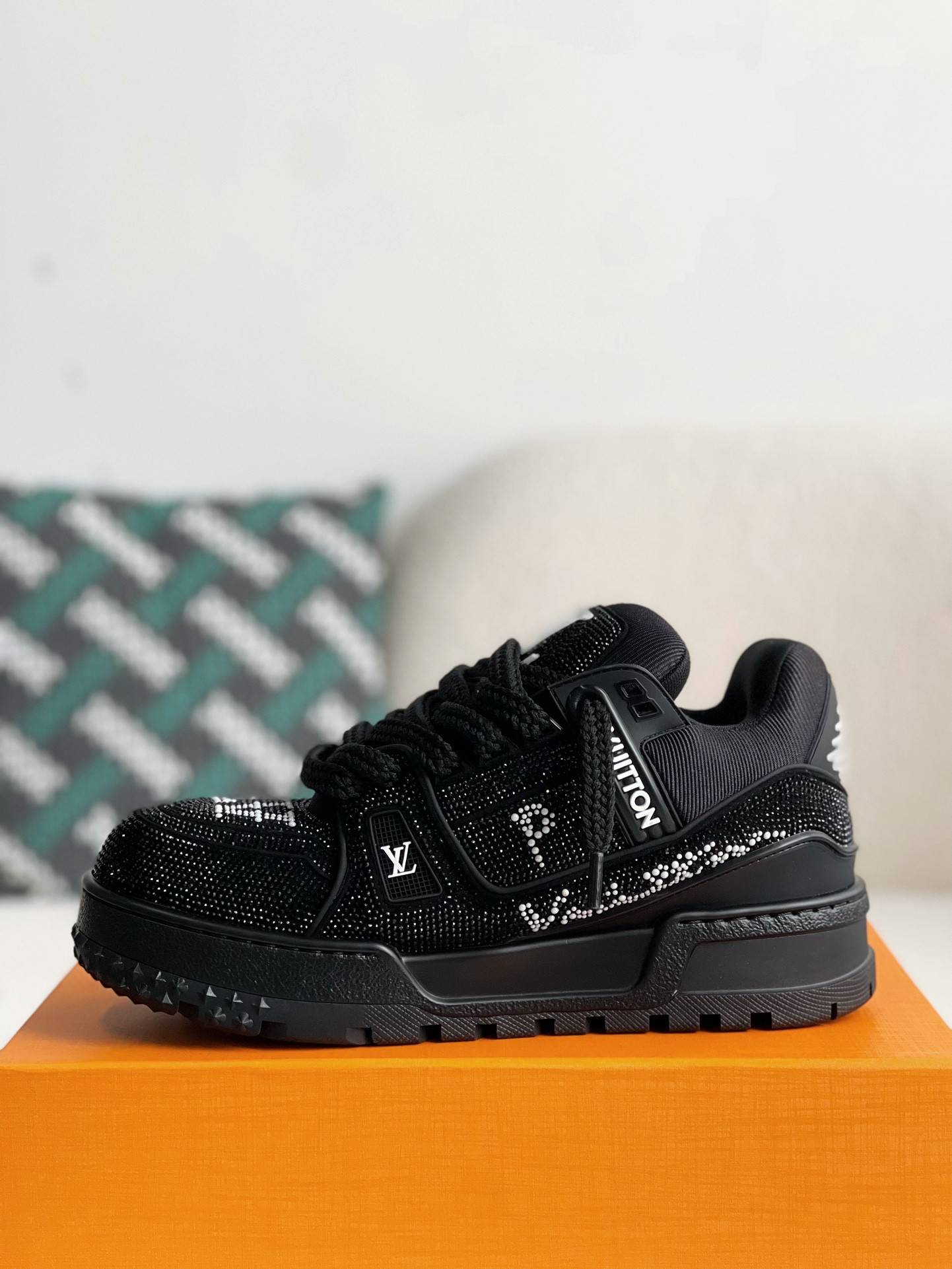L*V TRAINER Sneakers